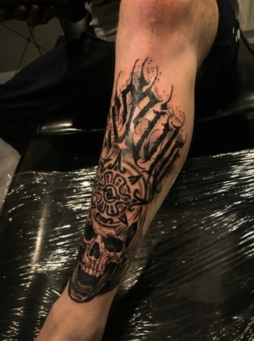 Fineline Tattoo Blumen Arm