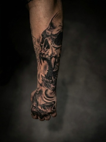 Black and Grey Tattoo Totenkopf